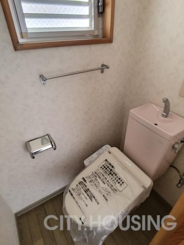 トイレ　※同タイプ部屋の写真です。