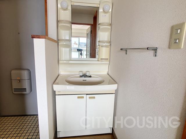 洗面設備　※同タイプ部屋の写真です。