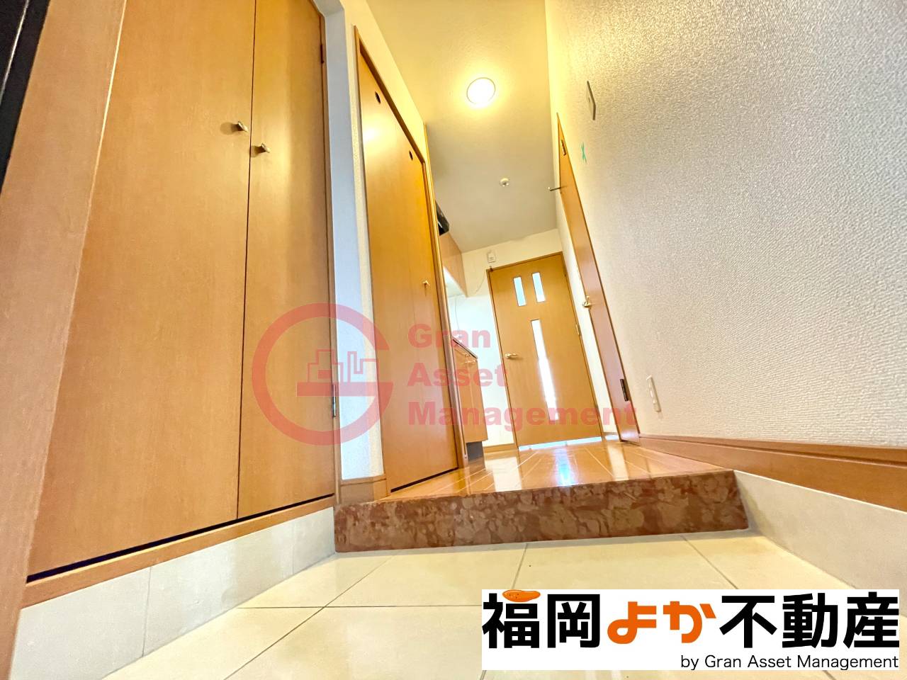 玄関　収納もある玄関です