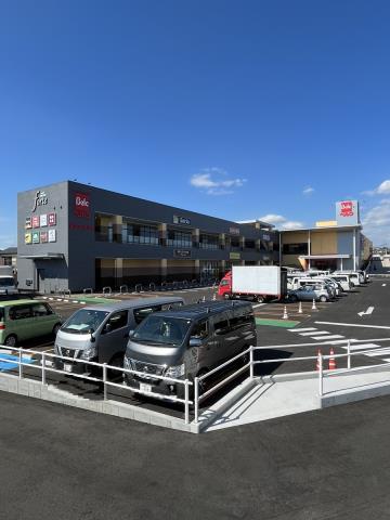 ショッピングセンター　ベルクフォルテ横浜川和町店（ショッピングセンター）まで605m