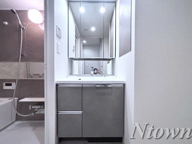 洗面設備　独立洗面化粧台付き