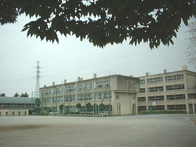 中学校　草加市立川柳中学校（中学校）まで1297m