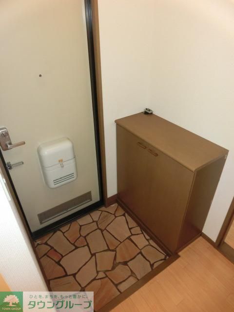 玄関　玄関下駄箱あり