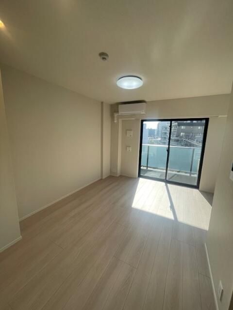 居室・リビング　自由に家具を配置できる広々としたリビングです♪