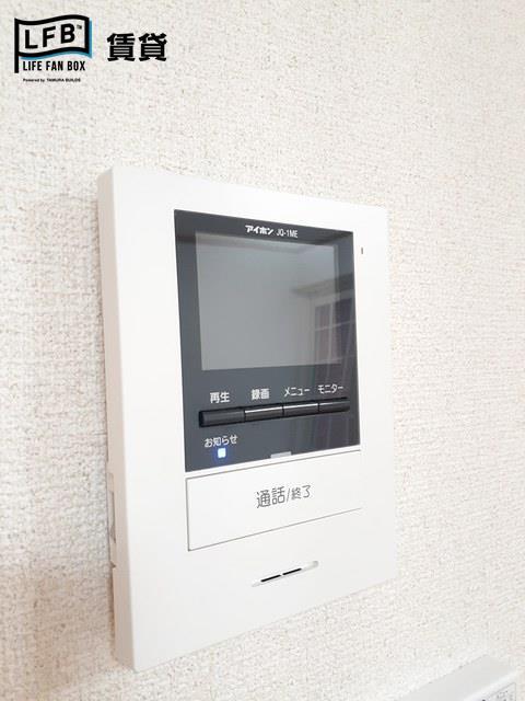 セキュリティ　※反転間取り、202号室の室内写真です。壁紙や床の色、仕様が