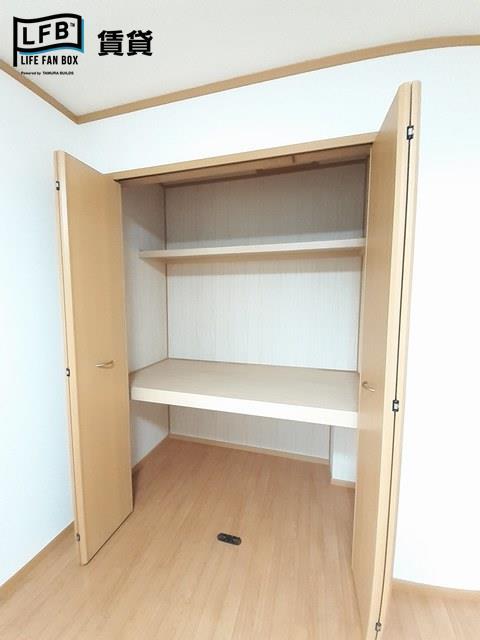 収納　※反転間取り、202号室の室内写真です。壁紙や床の色、仕様が