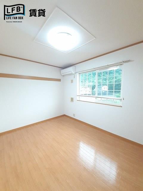 その他部屋・スペース　※反転間取り、202号室の室内写真です。壁紙や床の色、仕様が