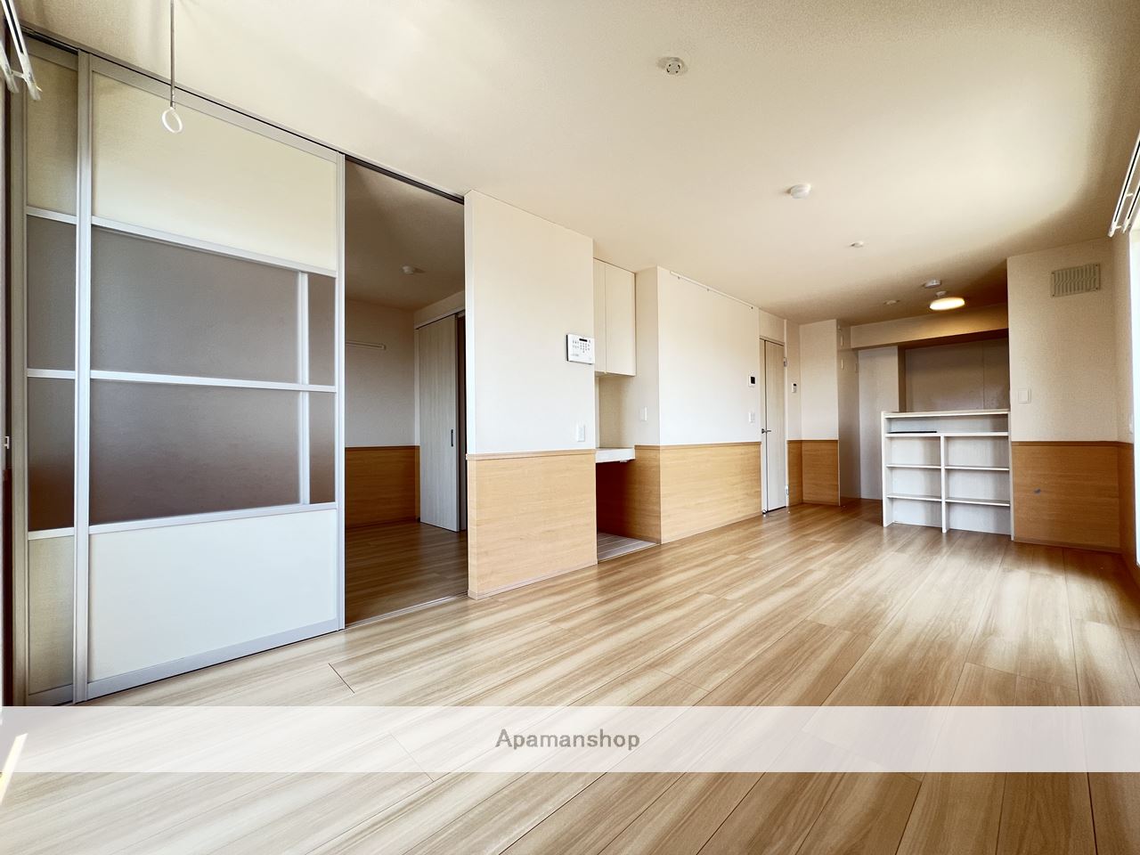 居室・リビング　※同物件の別部屋です。