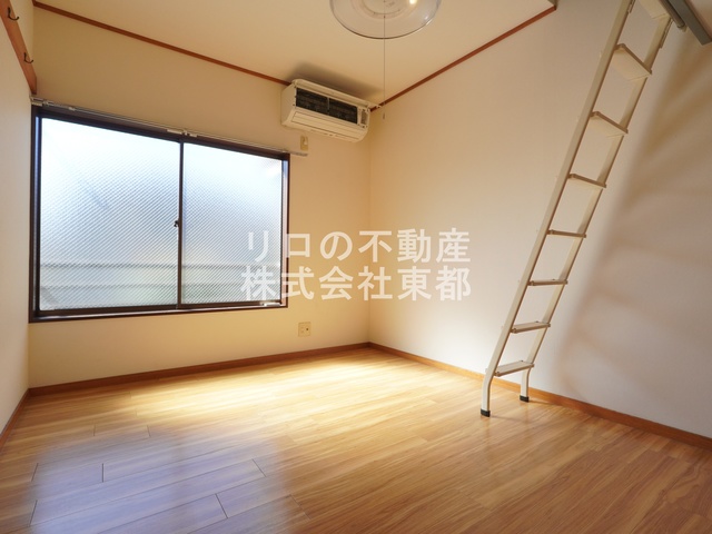 居室・リビング　南東向きなので日当たりが良く日中は照明なしで過ごせます♪