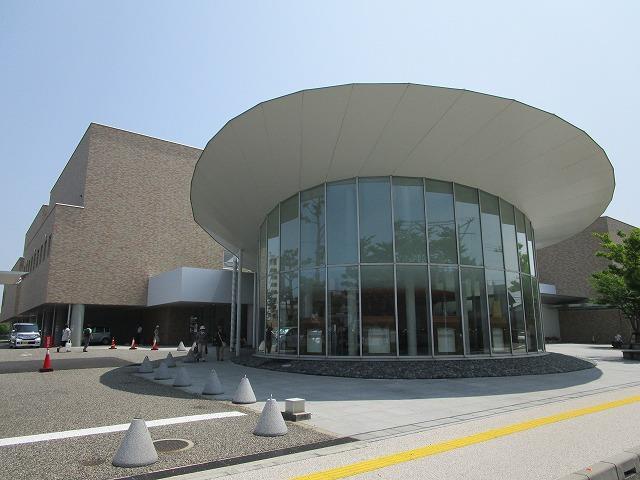 図書館　新潟市立中央図書館（図書館）まで1015m