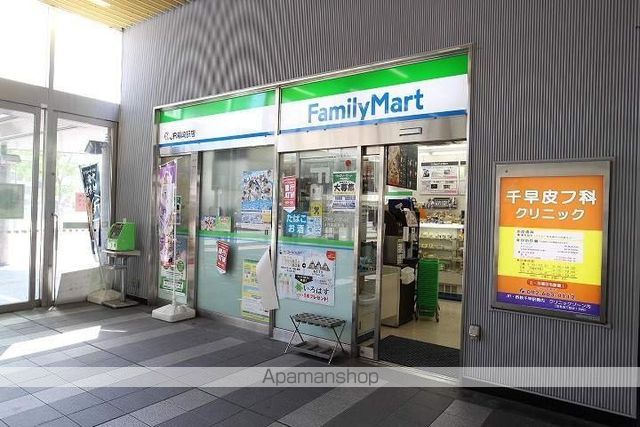 コンビニ　ファミリーマートＪＲ箱崎駅店（コンビニ）まで172m