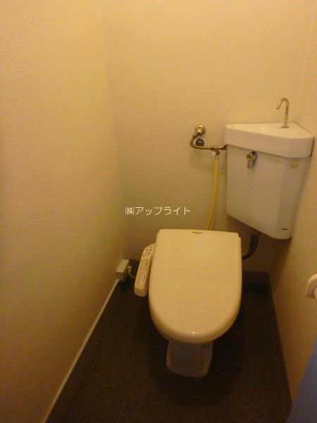 トイレ　温水洗浄便座