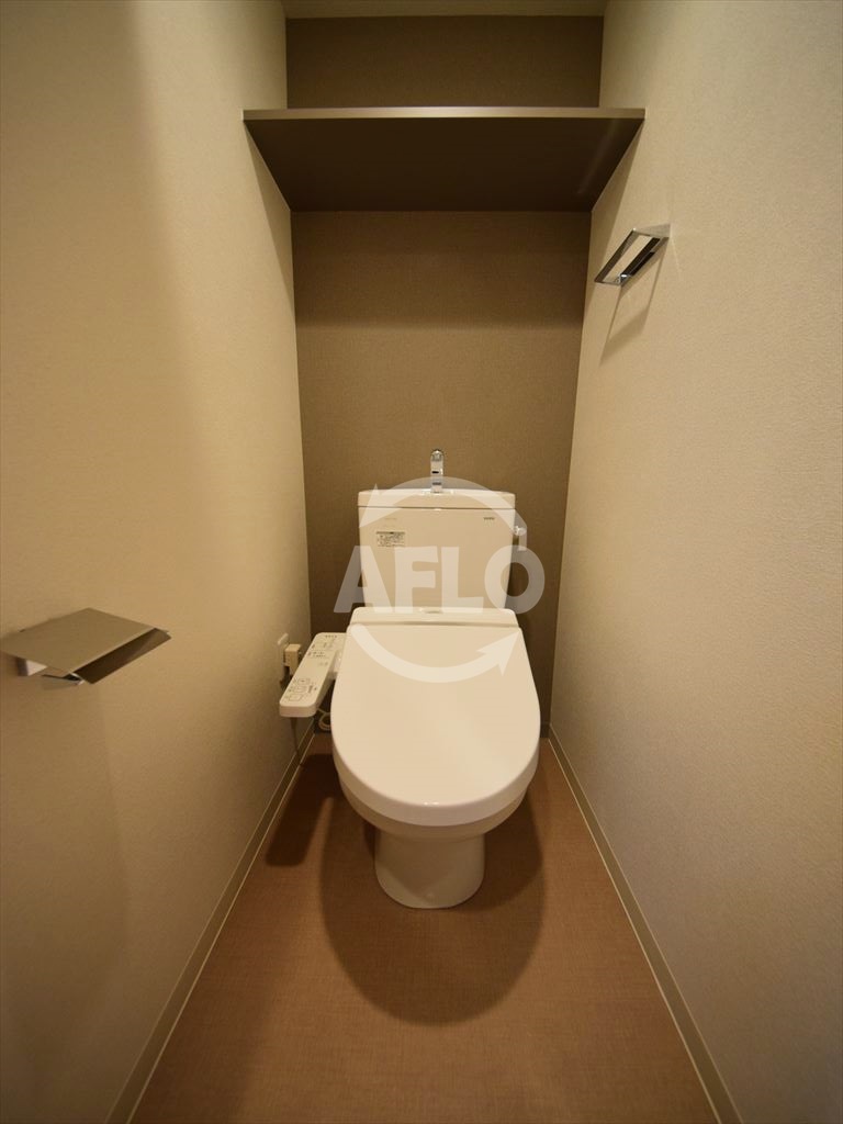 トイレ　プレサンス谷町七丁目　温水洗浄便座