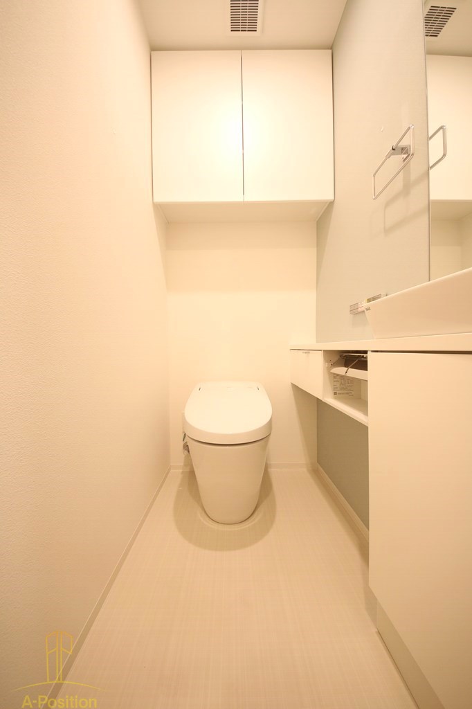 トイレ　CREST COURT DOSHIN