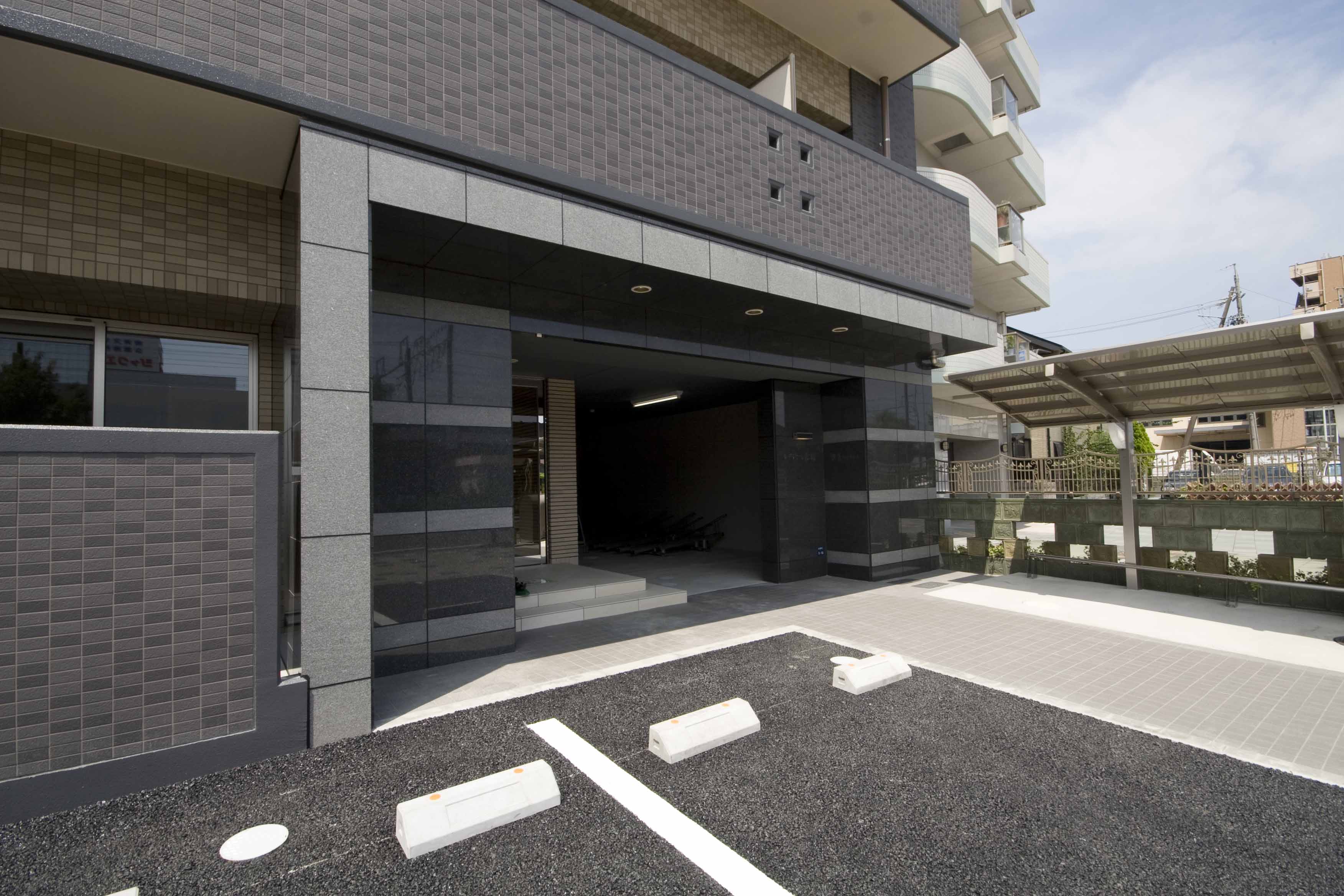 エントランス　エントランスはオートロック式です。