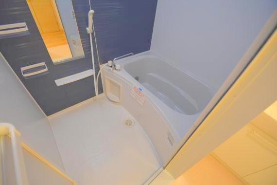 バス・シャワールーム　ゆったりと入るなら、お風呂とトイレとは別々が嬉しいですよね。