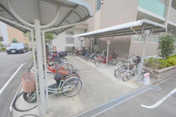 駐車場　あなたの大事な自転車も安心してとめることができますね。