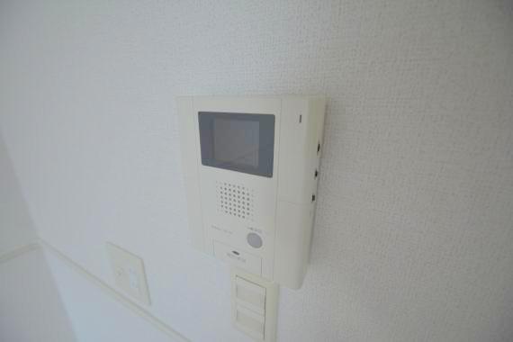 セキュリティ　TVモニターホンで来客が誰か確認してから開けて下さいね