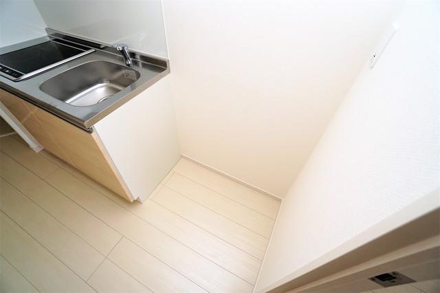 キッチン　ゆったり冷蔵庫置き場。