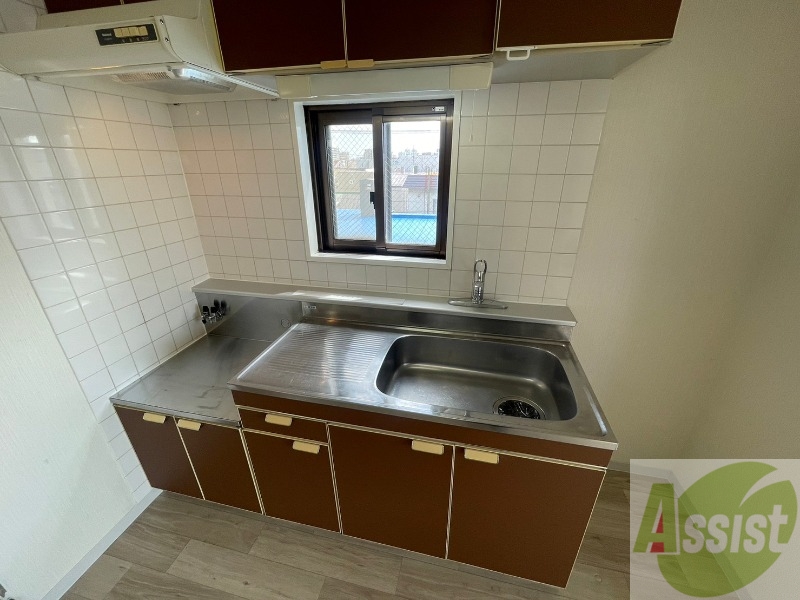 キッチン　キッチンです。ご自身でコンロを設置していただけます。