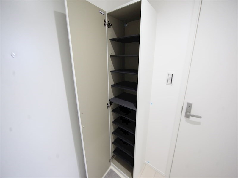 玄関　玄関　シューズボックス付（収納充実してます）　イメージ写真