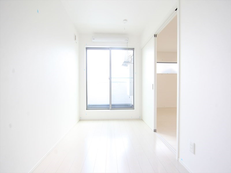 バルコニー　洋室5帖　クローゼット付　バルコニー　イメージ写真