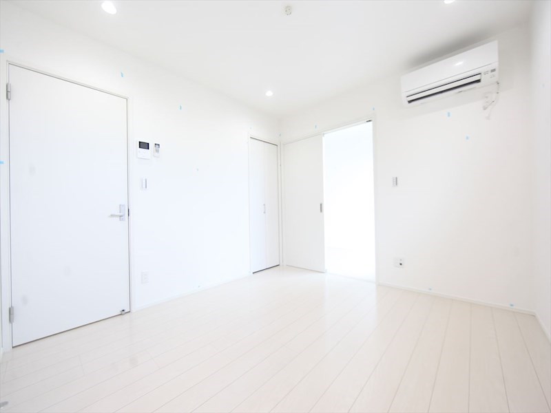 居室・リビング　ＬＤＫ7.9帖　システムキッチン　エアコン完備　イメージ写真