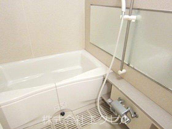 バス・シャワールーム　同建物の別部屋の写真