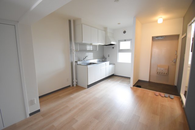 その他　玄関とキッチンの間に扉がつきます