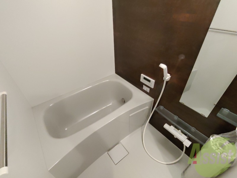 バス・シャワールーム　浴室は綺麗で追い焚きも付いて気持ちよくお過ごしいただけます。