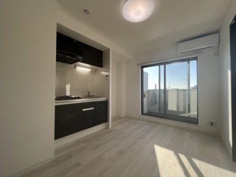 キッチン　別部屋参考写真となります