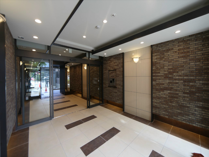 エントランス　エントランス　防犯カメラ付　オートロック　宅配ＢＯＸ