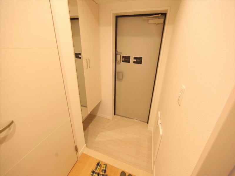 玄関　玄関　シューズボックス　サポートチェア付