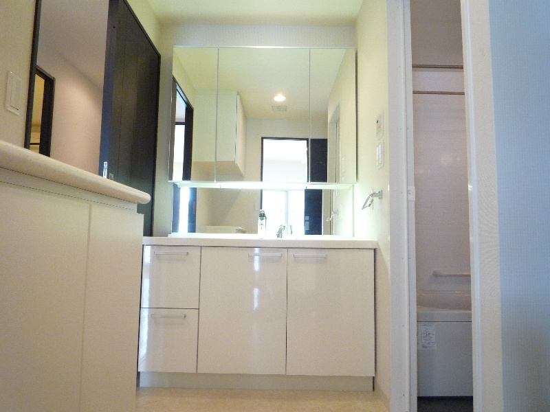 洗面設備　※別タイプの写真になります。