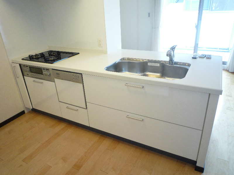 キッチン　※別タイプの写真になります。