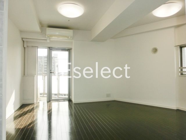 その他部屋・スペース　照明付です。１２帖あるお部屋は開放感があります。