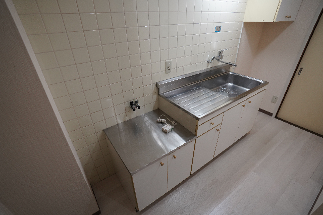 キッチン　同じ建物の別なお部屋