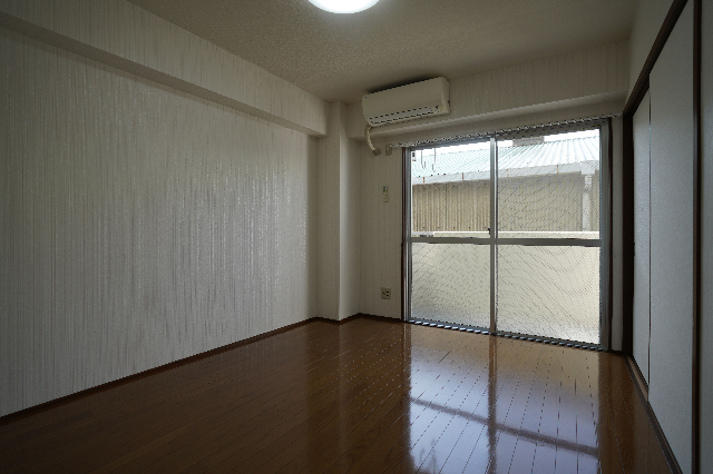 居室・リビング　同じ建物の別なお部屋