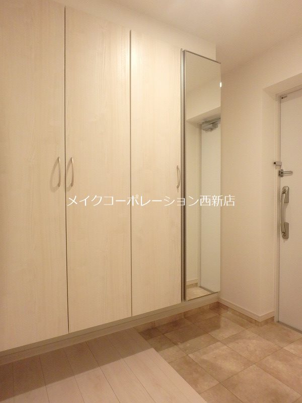 玄関　別部屋の写真