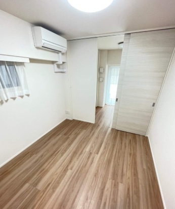 居室・リビング　☆明るい洋室☆