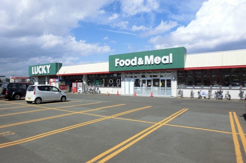 スーパー　ラッキー西岡店（スーパー）まで739m