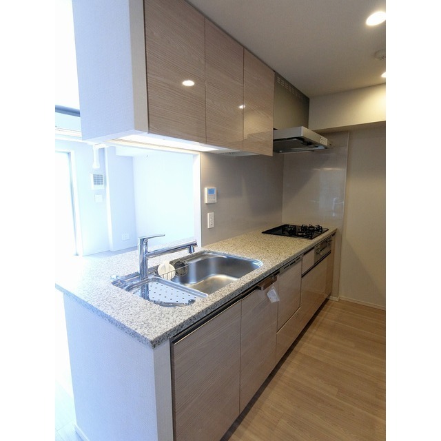 キッチン　リビングと一体感のあるカウンターキッチン　※別号室参考写真