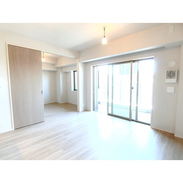 居室・リビング　１３．４帖のリビングダイニング　※別号室参考写真