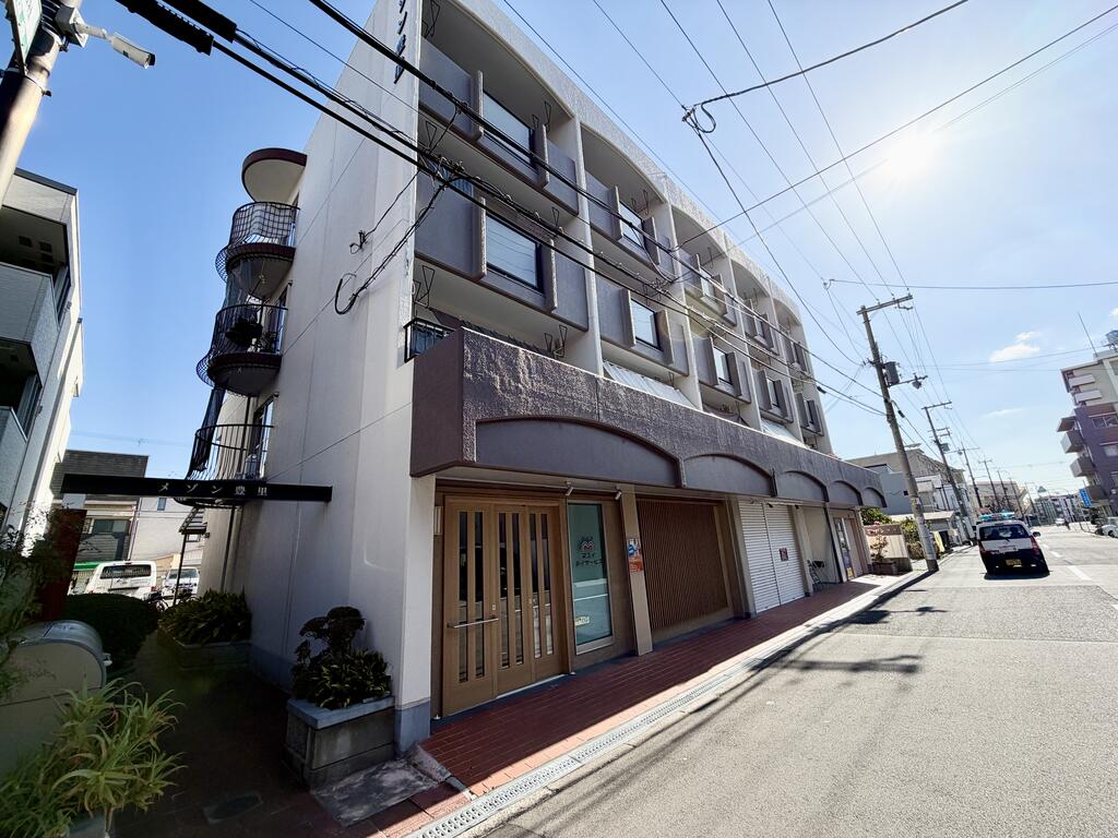 建物外観　落ち着いた住環境に映える外観デザイン。