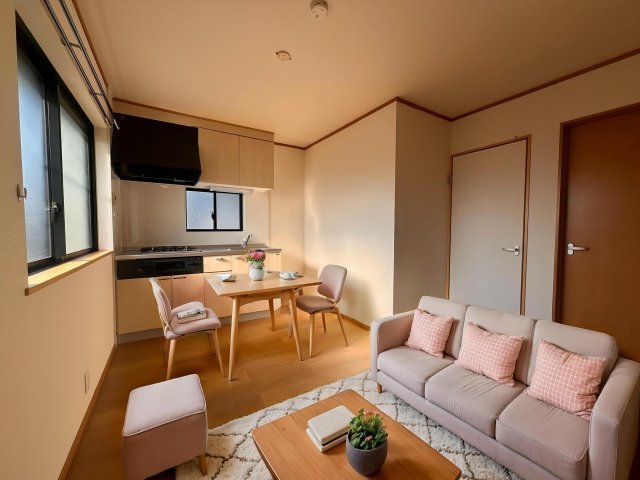 居室・リビング　※同建物別号室参考写真