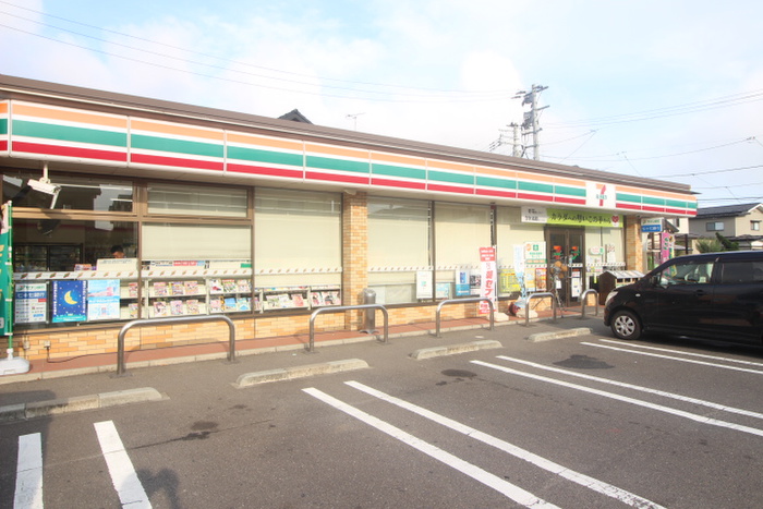コンビニ　セブンイレブン　福室3丁目店（コンビニ）まで550m