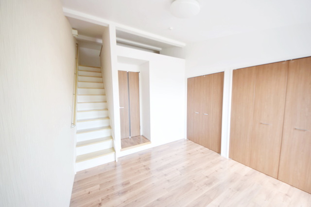 居室・リビング　～天井高くて広々～