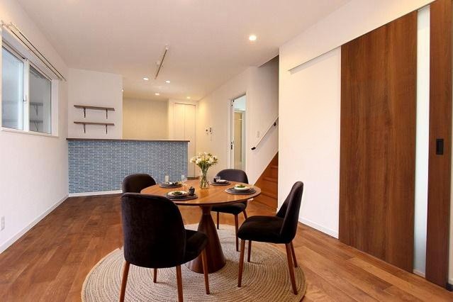 居室・リビング　ＣＧで家具等を配置したもので家具等は含まれません。