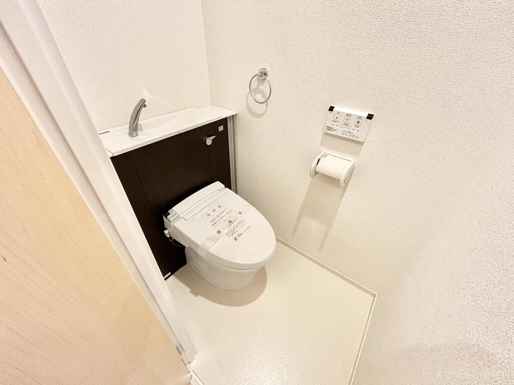 トイレ　他号室の内観です。