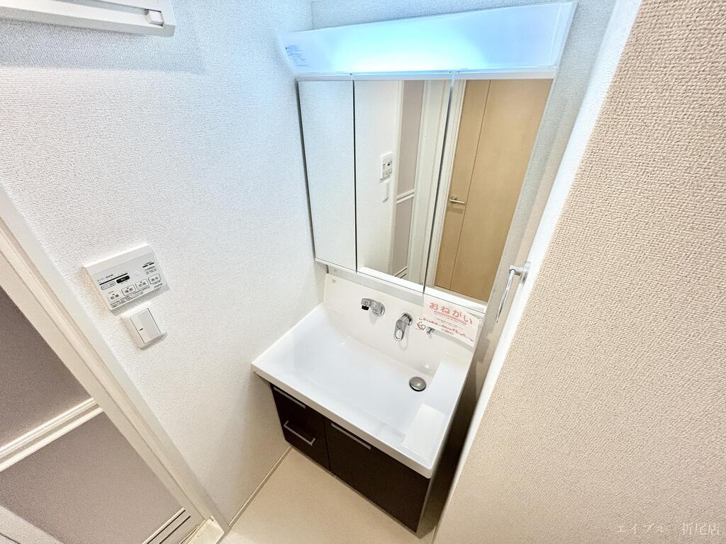 洗面設備　他号室の内観です。
